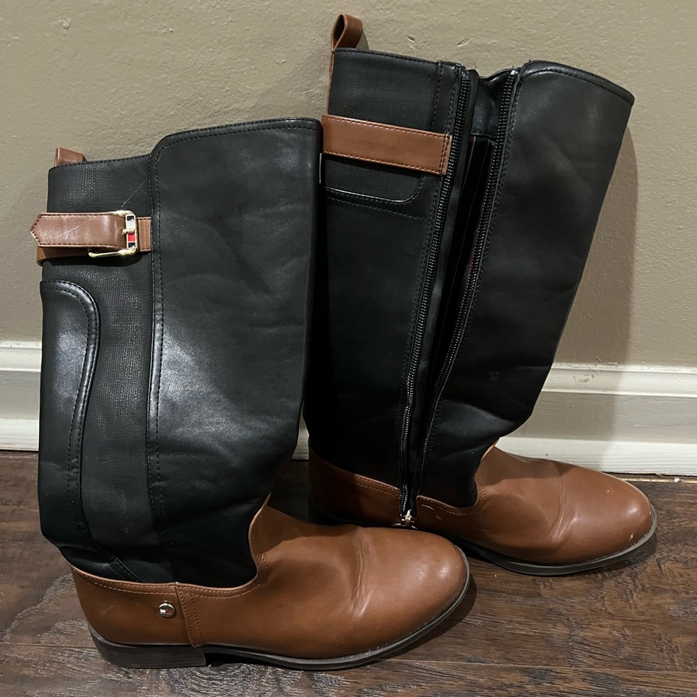 Tommy Hilfiger boot in kids. Boots have been worn but in good condition.